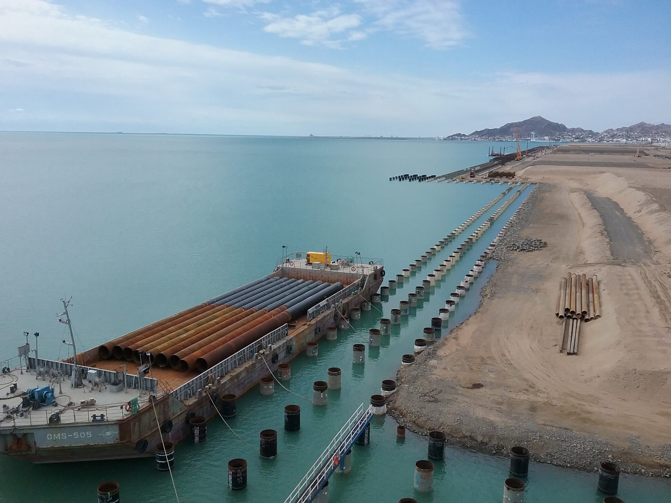 Проект международного порта Туркменбаши — Монтажные, сварочные и малярные работы несущих свай
