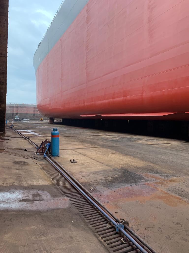274 x 48m Tanker Underwater Sheet Change and Repair Work